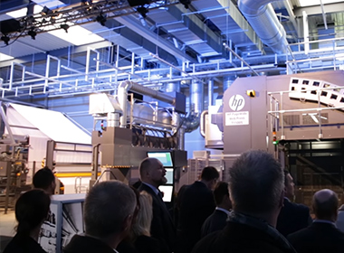 Premiere der ersten digitalen HP PageWide Rollendruckmaschine T1100S in Deutschland